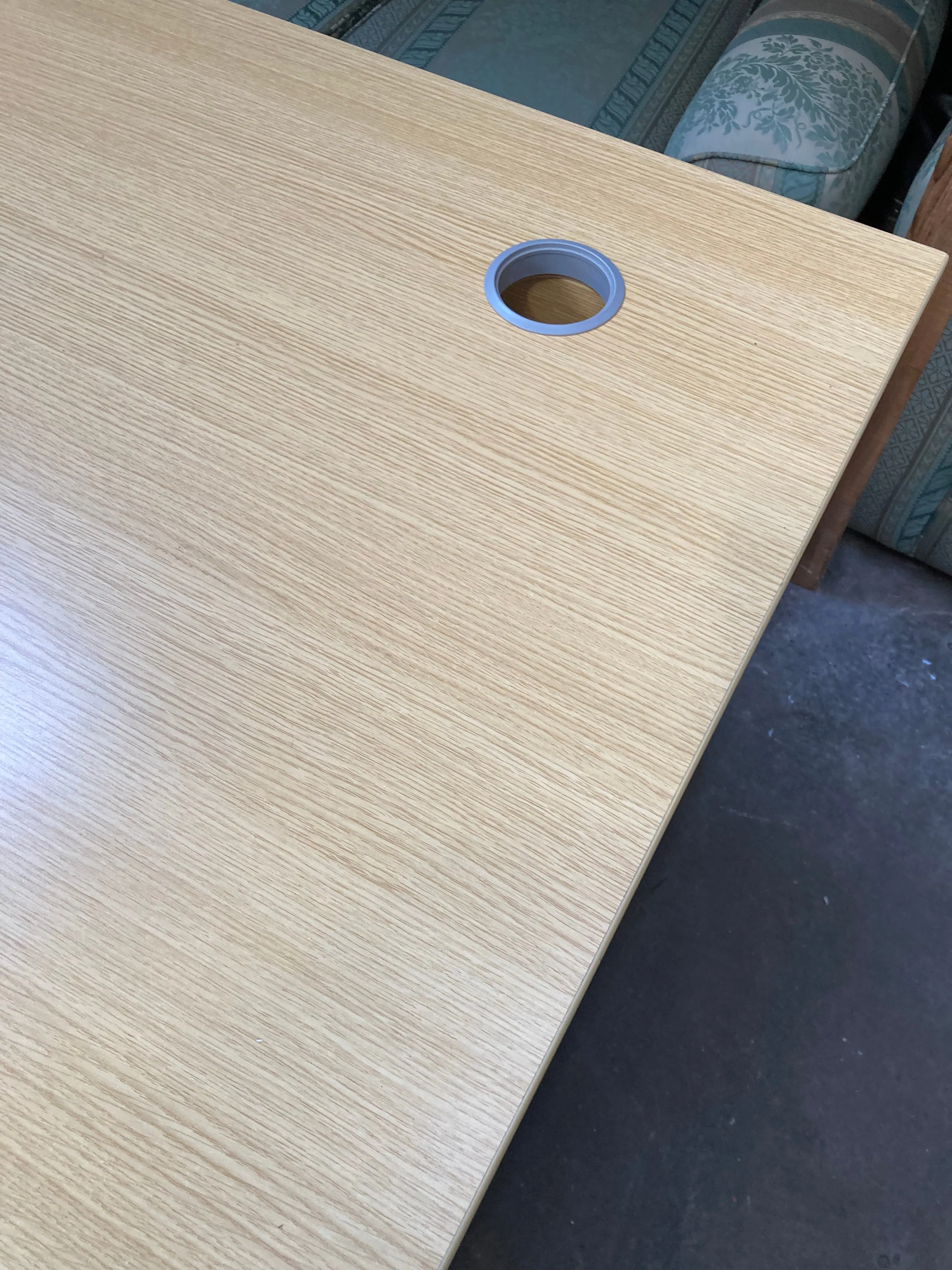 Large office desk and 2 matching office drawers with keys