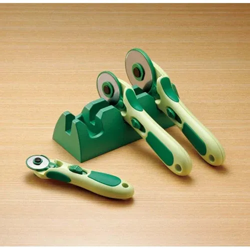 Rotary Cutter Cradle by Clover
